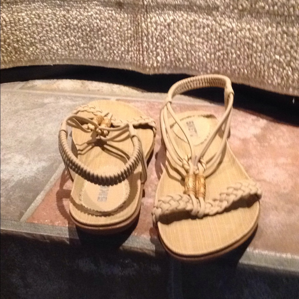 Women's flat sandals